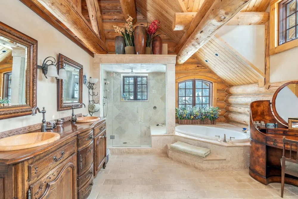 Hilltop Hideaway - Expansive Views From This Private Estate, Hot Tub, Pool Table