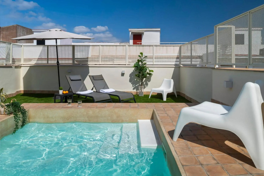 Lola 14 Suite Apartment