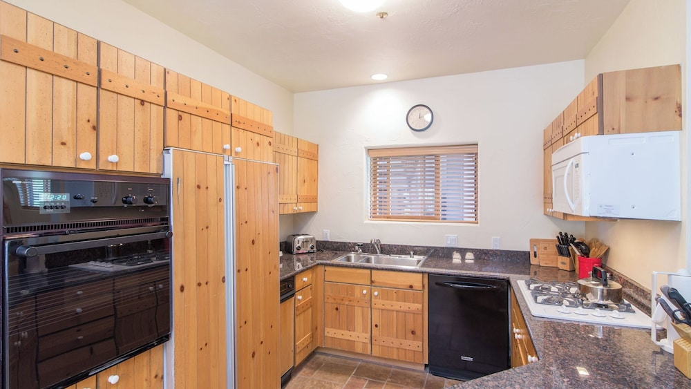 Westermere 311 by Avantstay Gorgeous Condo In Great Location!