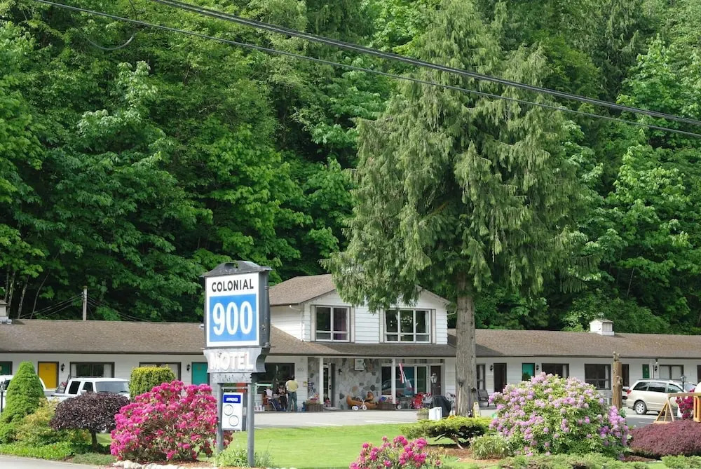 Colonial 900 Motel