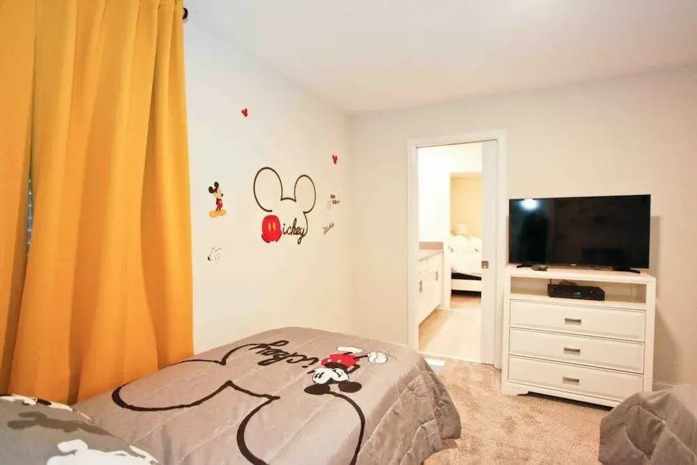 Storey Lake 7 Bedroom With Extra Large Bedrooms! 7 Home by RedAwning