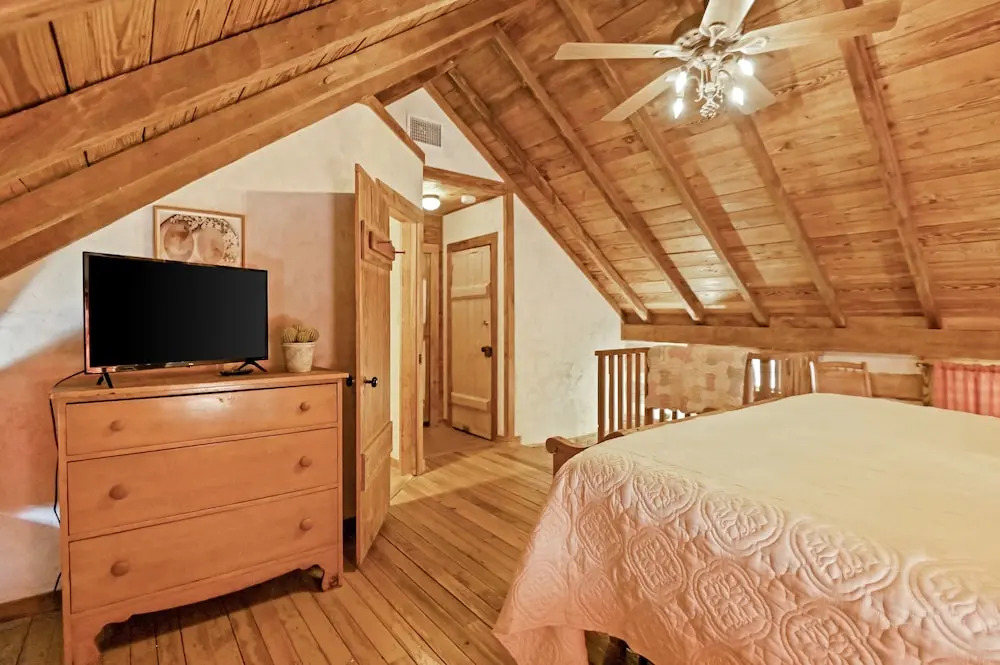 Ab Butler Marshall Creek Suite 1 Bedroom Cabin by RedAwning