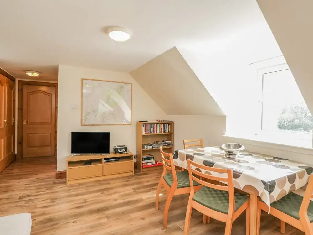 10 Monarch Country Apartments