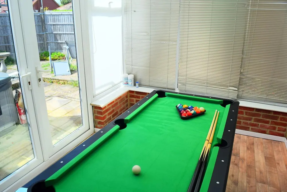 Charming 4-bed Cottage in Hayling Island - Hot Tub