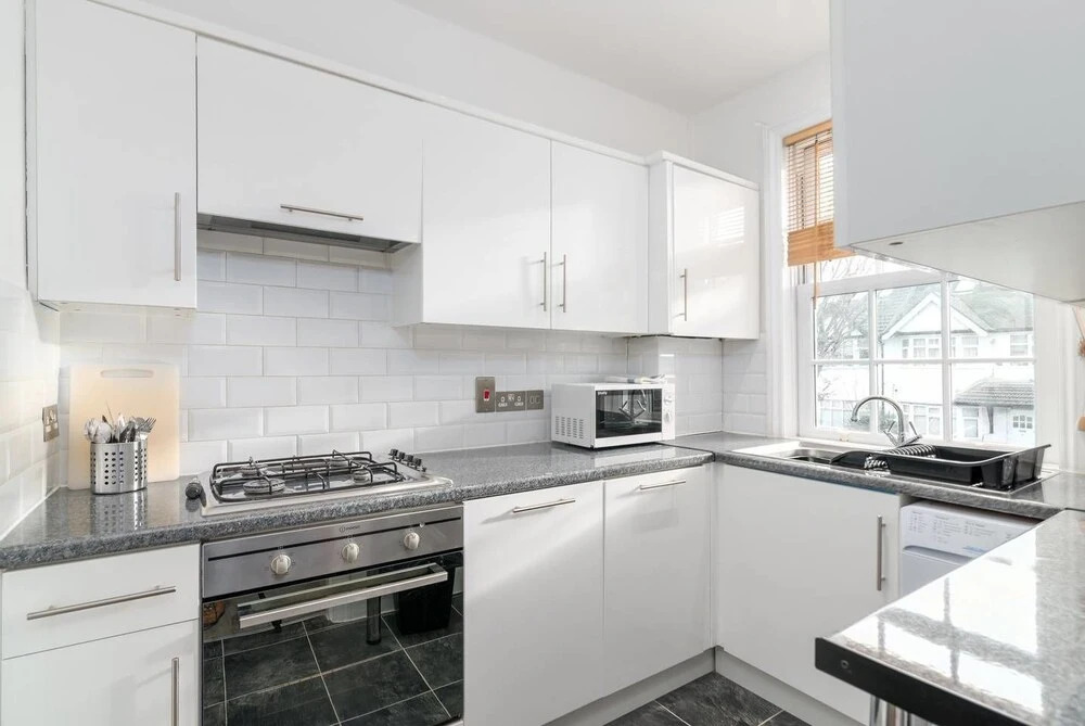 Modern 2 Bed, for 4 Guests in Golders Green!