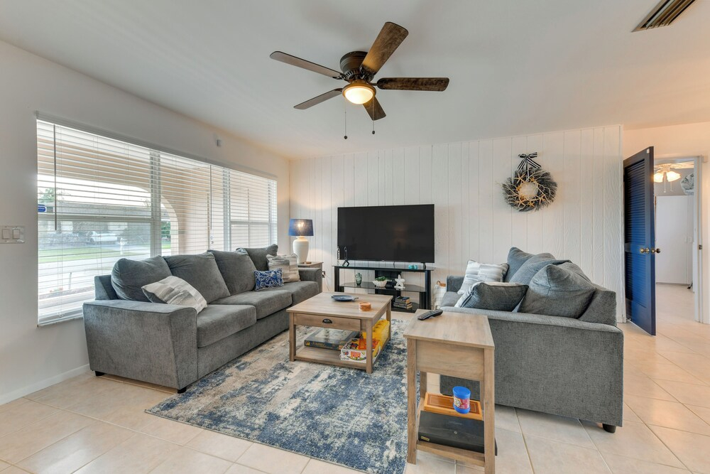 Family Friendly! Games! Waterfront North Port Home