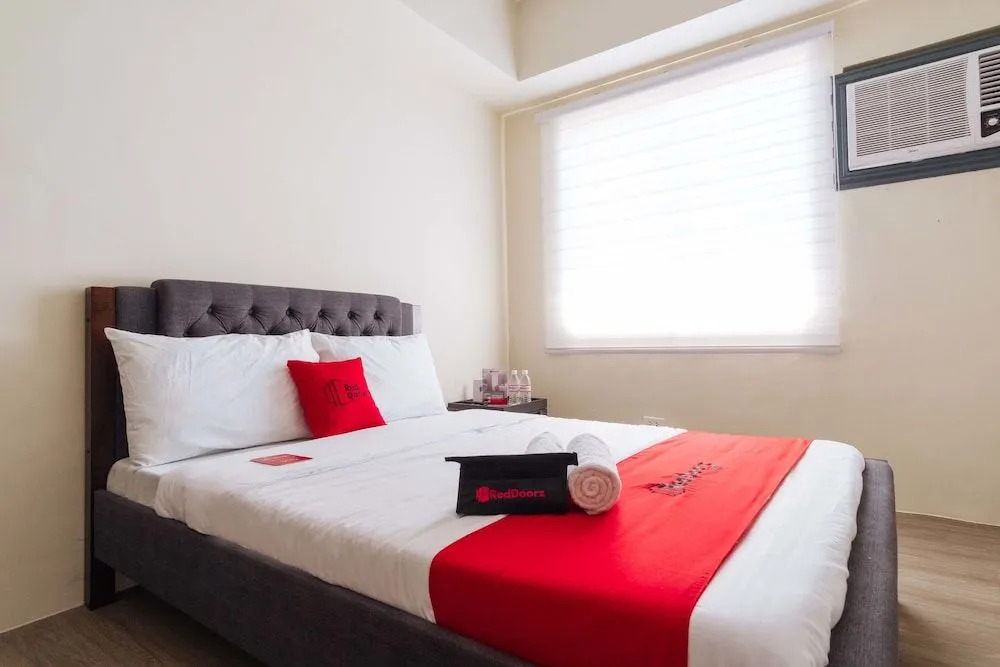 RedDoorz Premium @ Vista Heights Legarda