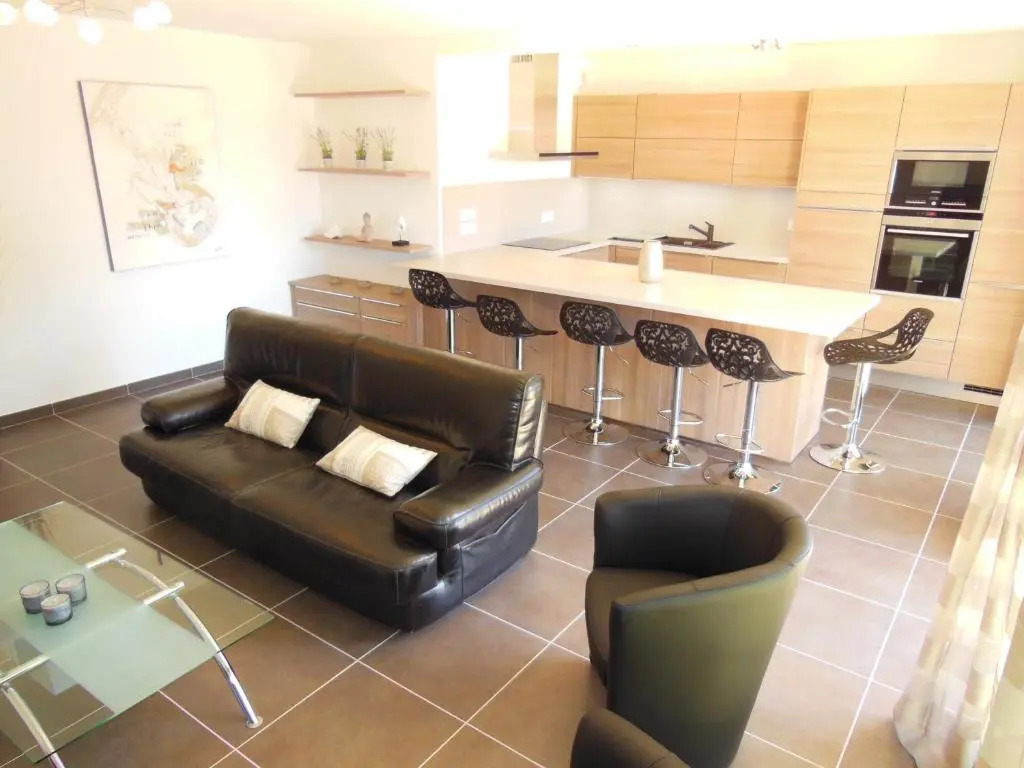 3 Bedrooms, 3 bathrooms central Cannes Lecerf 411