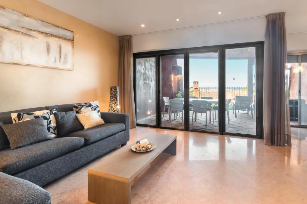 Alzaro 0-5 DELUXE SEA VIEW 2B