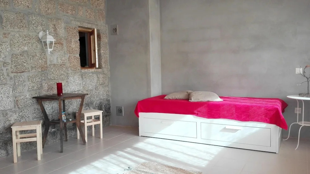 House with 2 Bedrooms in Cabril , with Wifi
