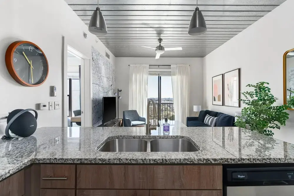 Lodgeur Elegant Energetic 1BR Loft Midtown - Midmain-5425