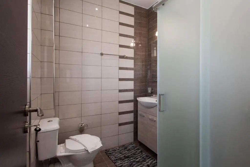 Modern art apt in Glyfada with sea view