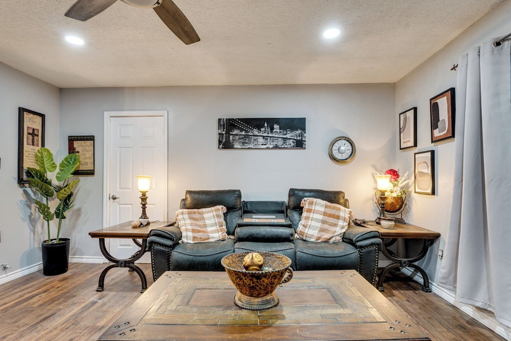 Near Wineries & Guadalupe River! Stylish Home