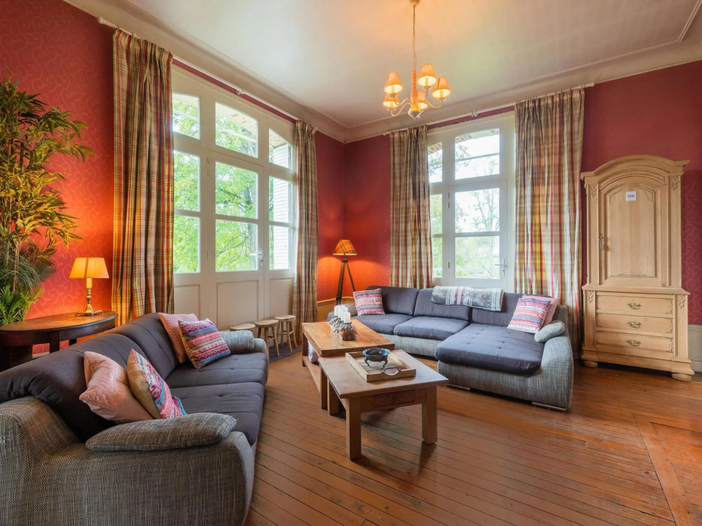 Majestic villa in Pouru-Saint-Remy with garden