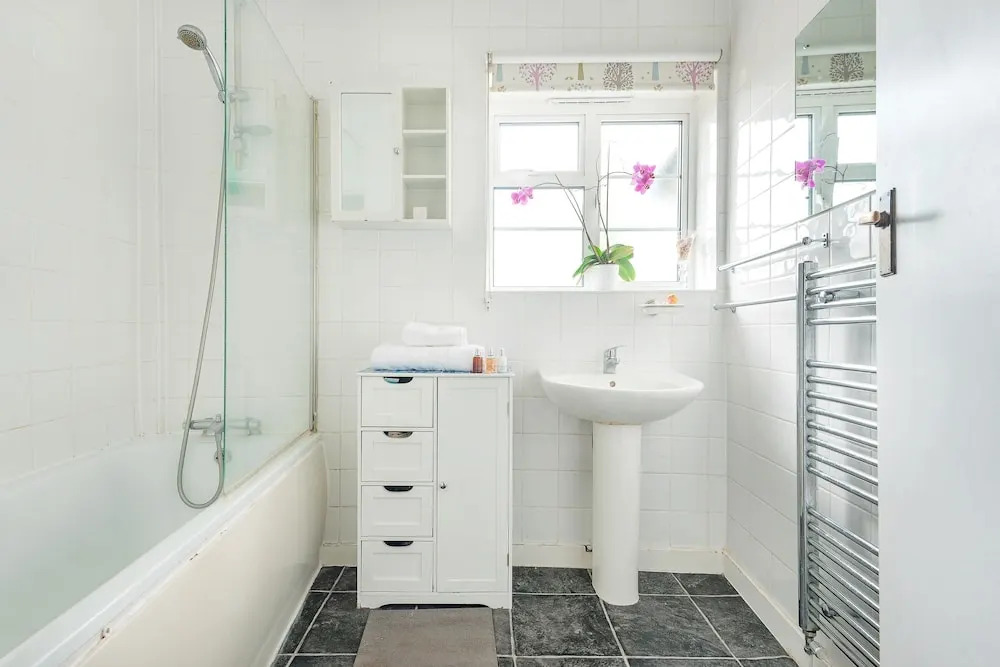 Majestic Home With Beautiful Garden in North West London by Underthedoormat