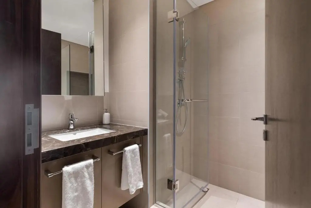 Monty - Breathtaking City Views From DT Apt with Terrace