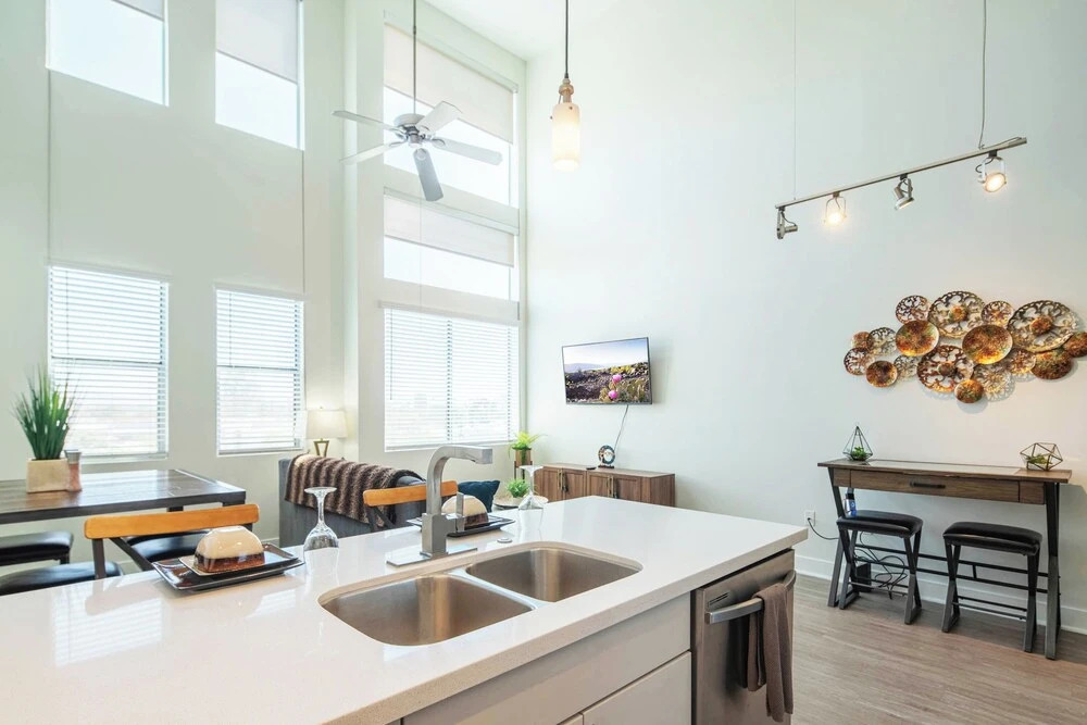 King Bed - Top Floor 2sty Loft - Parking 4058