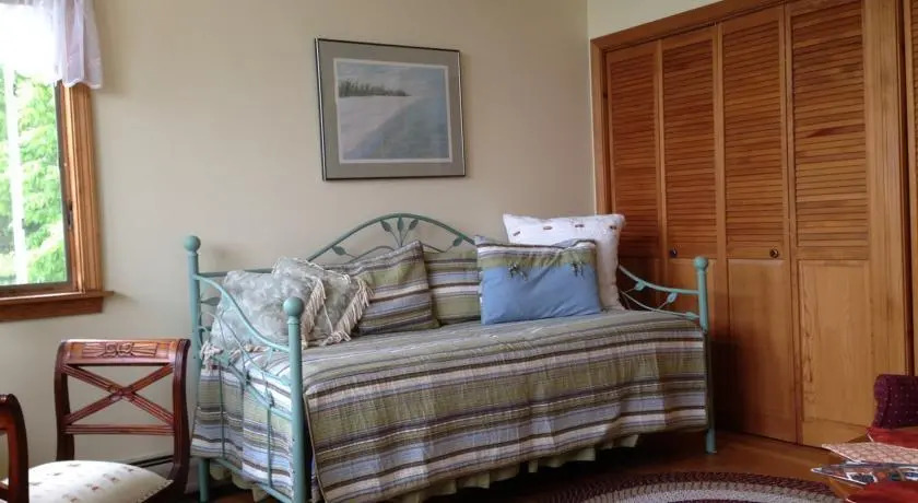 Fort Point Cove Cottage