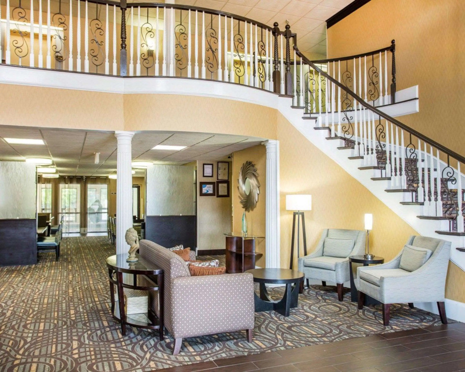 Comfort Inn & Suites at Stone Mountain