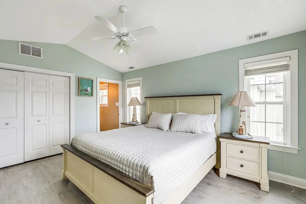 Prime Walkable Location! Large 4BR Wildwood Condo