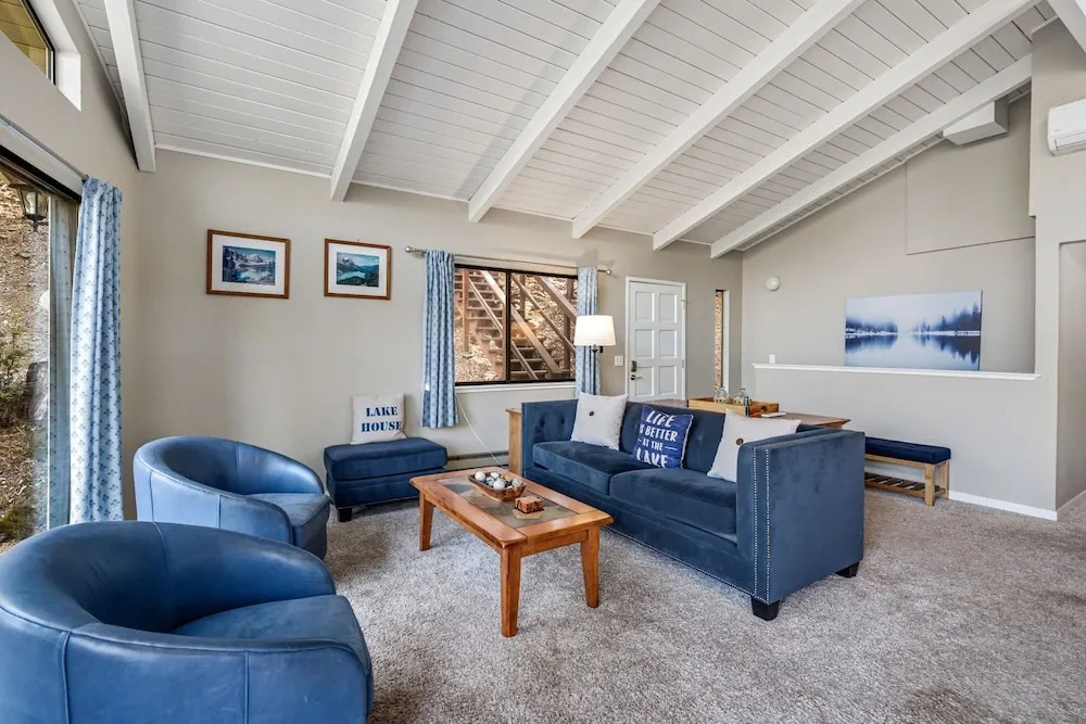 Creekside Hideaway - Spacious Home Hidden in Trees by Yosemite Region Resorts