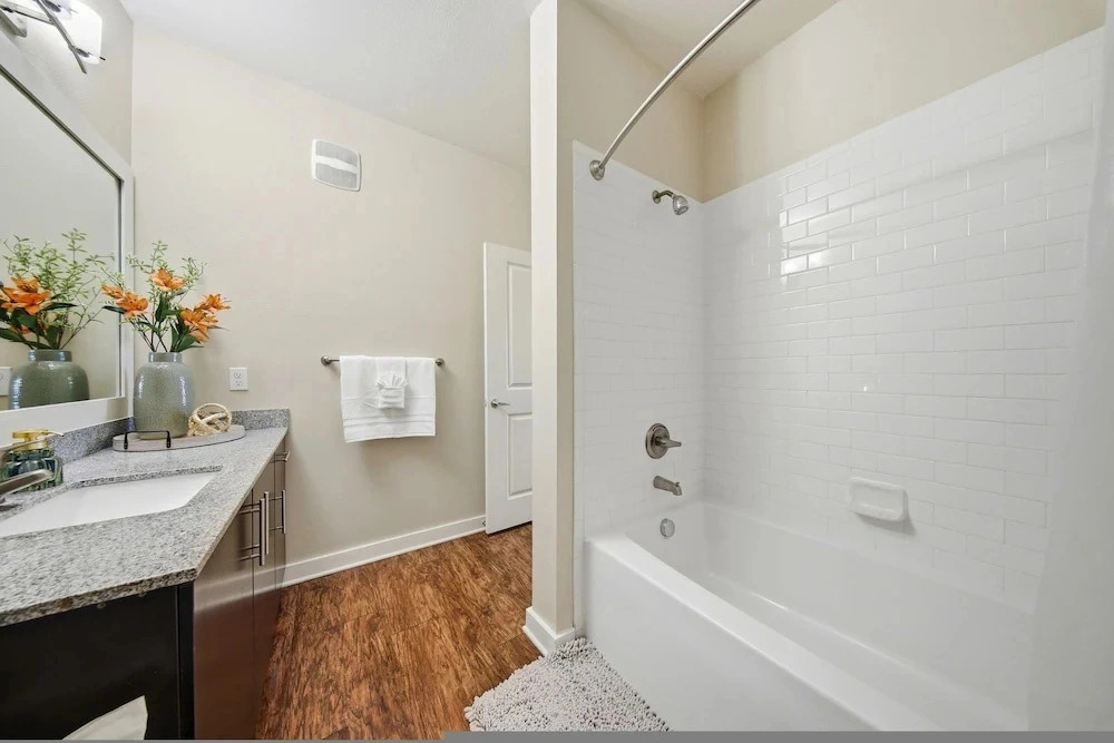 Modern 2BR w Pool Pet-friendly Unit 16