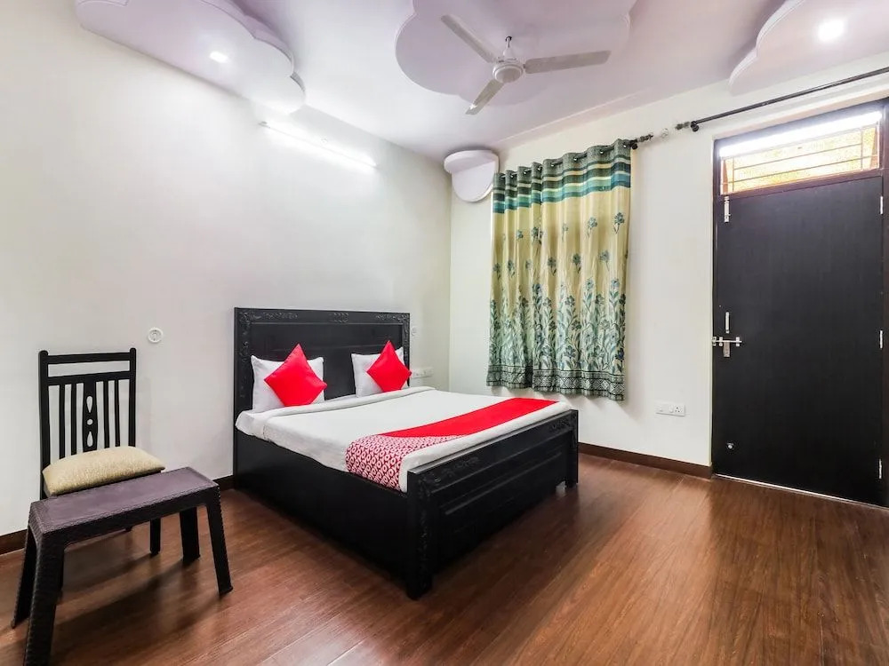 OYO 26863 Raj Villa