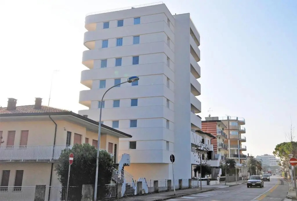 Stylish Residenza Torre Bianca 2 Bedroom Apartment Sleeps 5