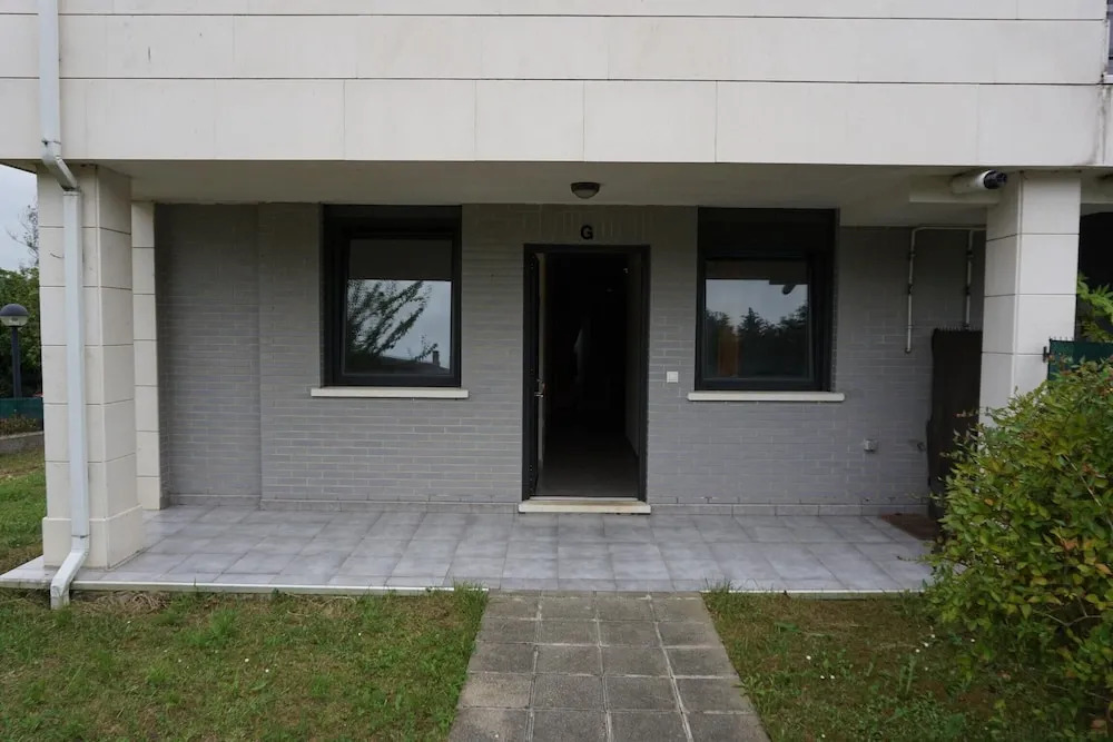 House With 2 Bedrooms in Cudón, With Enclosed Garden Near the Beach