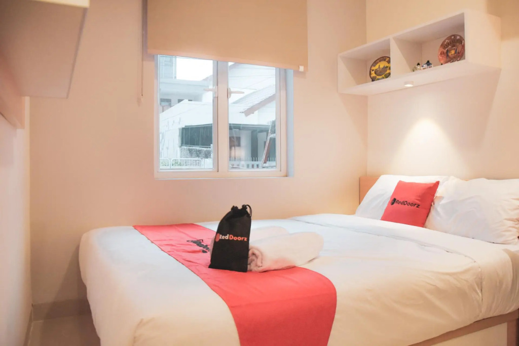RedDoorz Plus Syariah near Manggarai Station 3