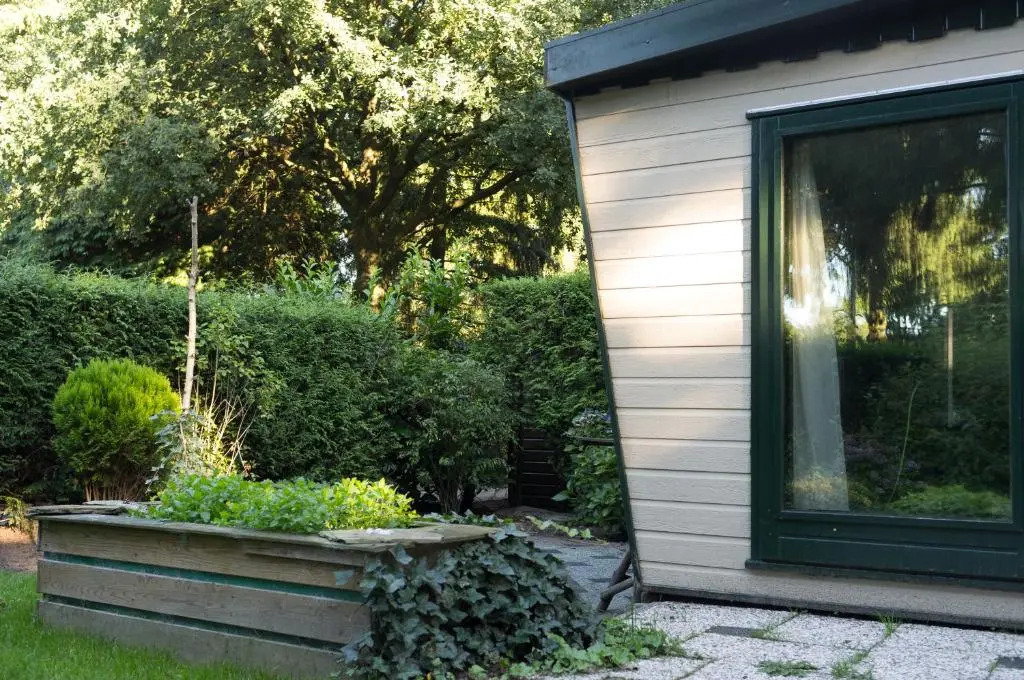 COZY & SPACIOUS PLACE ON A QUIET SPOT IN THE MIDDLE OF THE NETHERLANDS with free use of 2 womens and 2 mens bikes plus child seat
