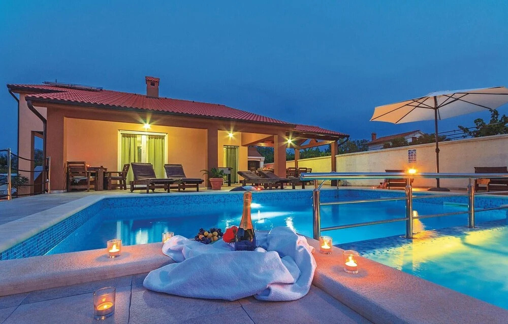 Beautiful Home in Marcana With Wifi and 4 Bedrooms