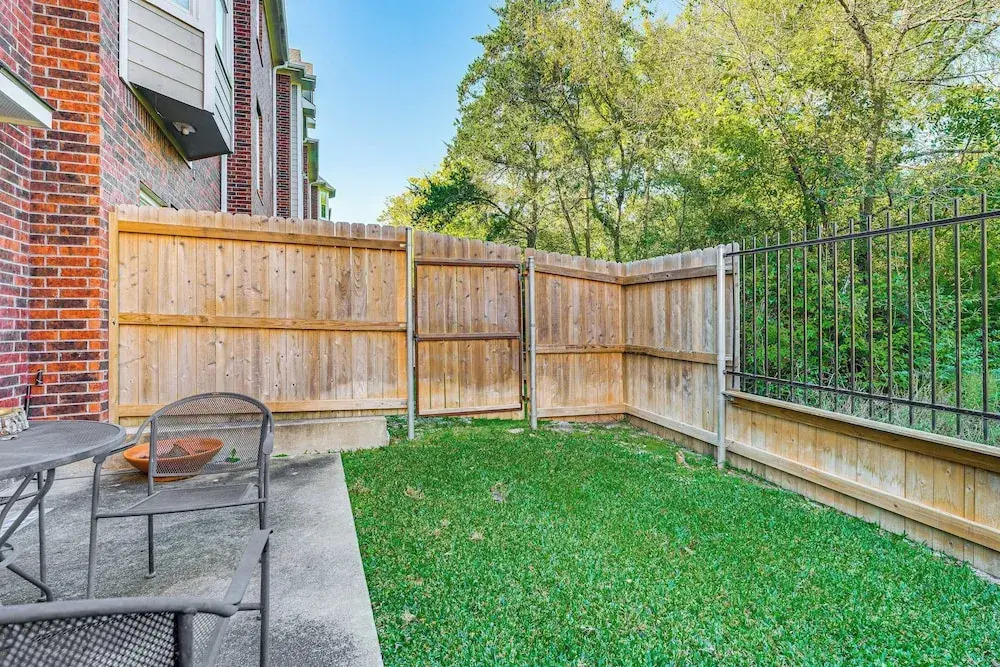 2 Mi to Texas A&m: Unit w/ Pool & Hot Tub Access