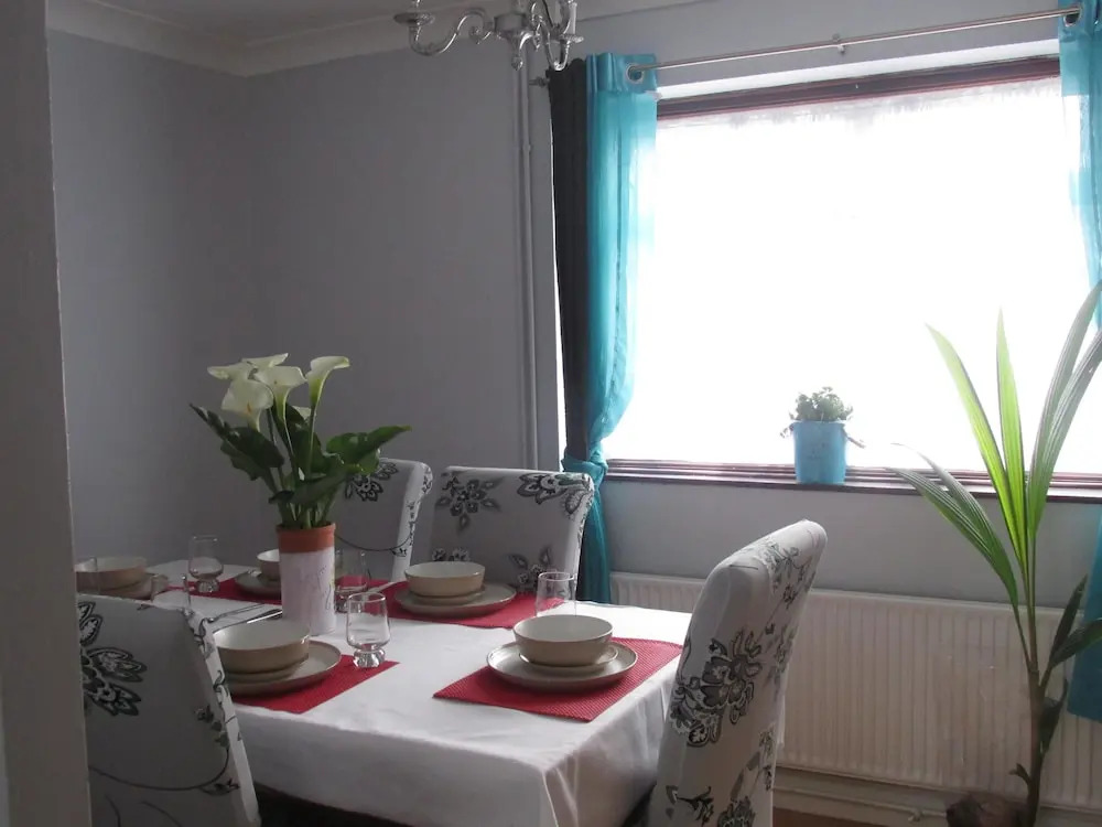Chelsea House-Huku Kwetu Dunstable-3 Bedroom House-Garden-Free Wifi-Private parking