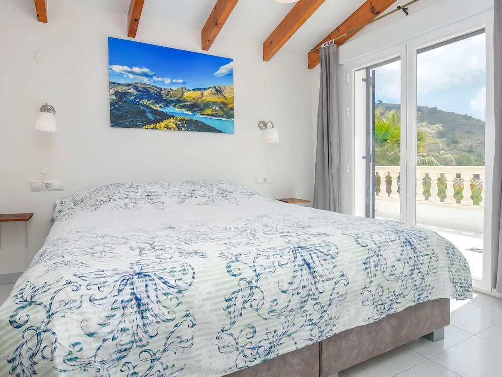 Spacious, Luxurious 10 Person Villa Moraira, 2 Minutes From the Beach, Pool & Terraces