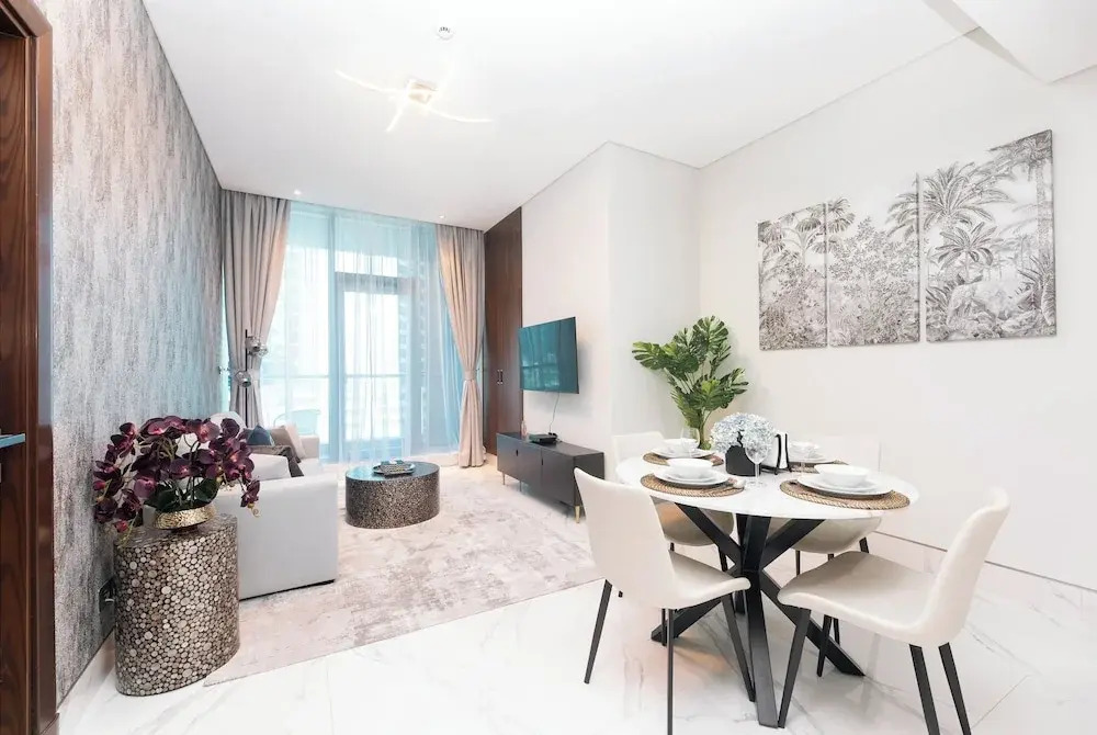 Simply Comfort Vacation Homes Rental Spacious Apts in J One Canal Views Quiet & Central