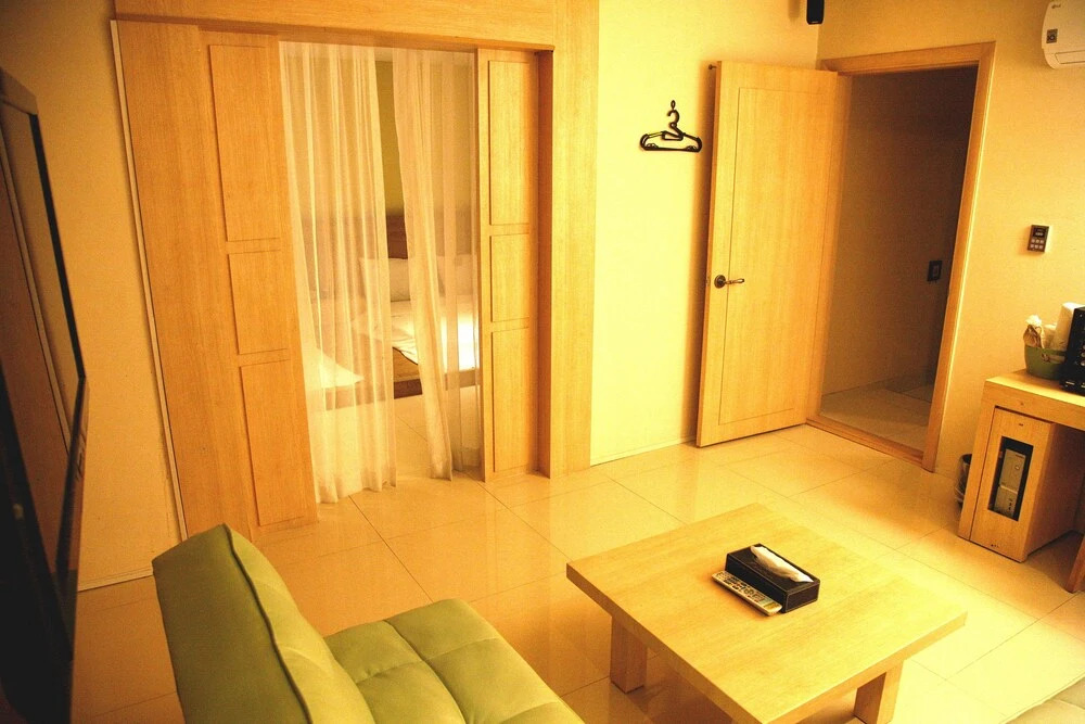 Hotel Story