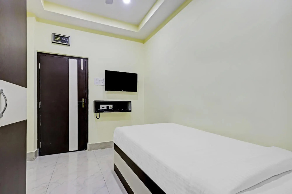 Capital O 85514 Kalpana Hotel