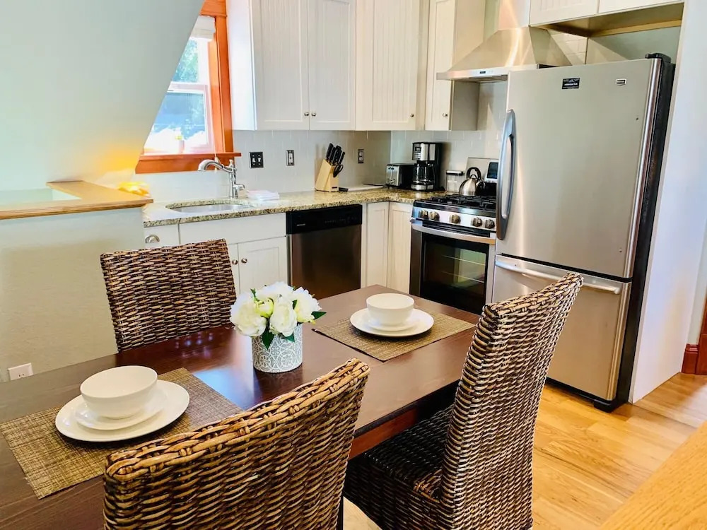 Chic Carriage House Near old Town W/free Bikes!