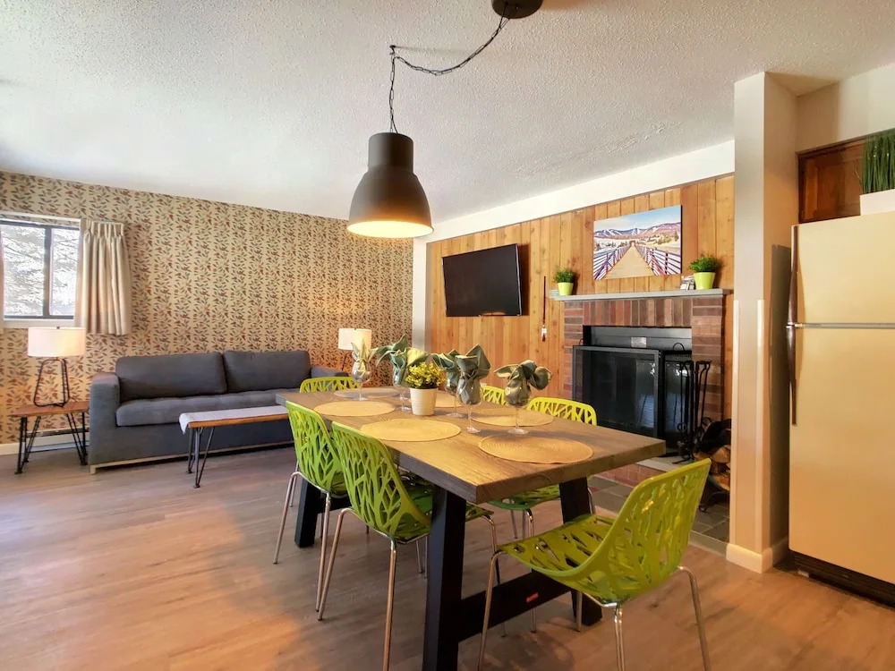 MG 3C16 - Wow!  Location. Views. Pool. Sauna. Shops.  2 Bedrooms