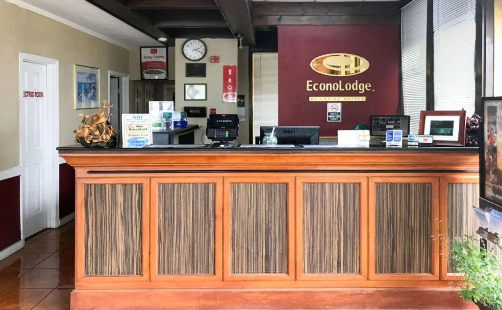 Perry Inn & Suites National Fairground I 75