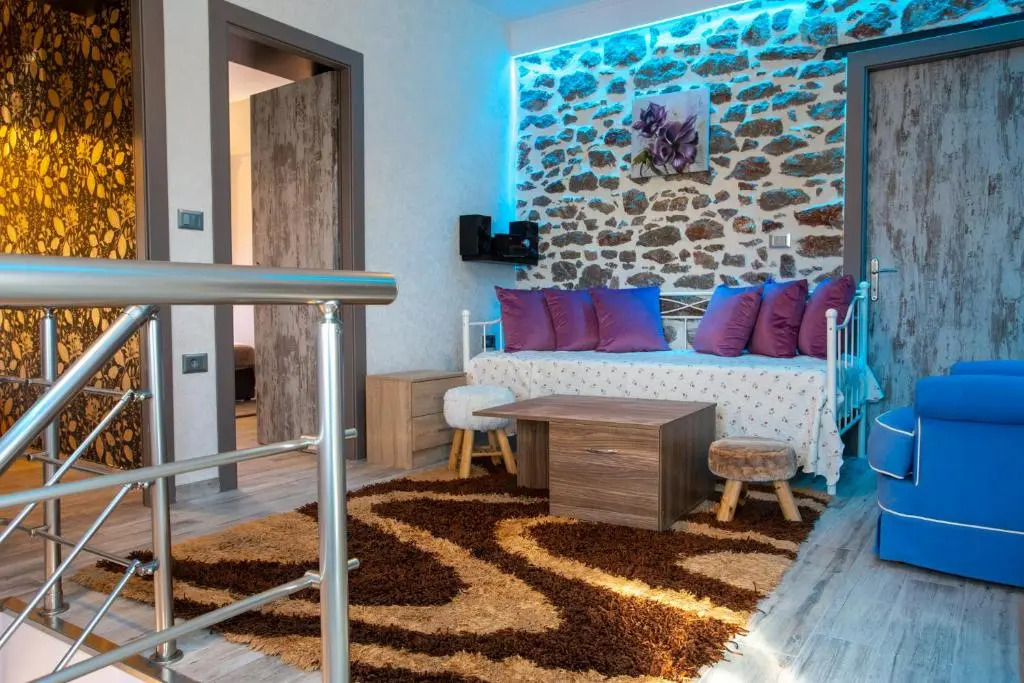 ΒΙΛΛΑ ΤΟ ΠΕΤΡΙΝΟ stone bild villa full equipment