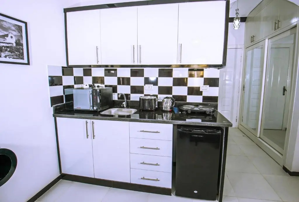 Rare 2BD Marina Hotspot With Pool, Fast Free WIFI & Balcony - 2 Kitchens & 2 Bathrooms - Western Standards - Sheraton Plaza 414-415