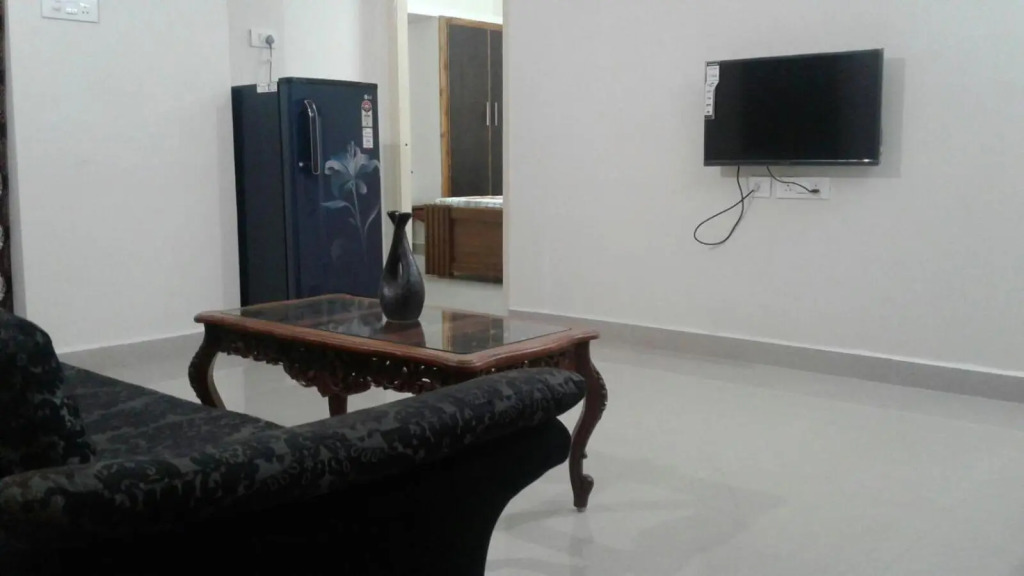 GIRI Service Apartment
