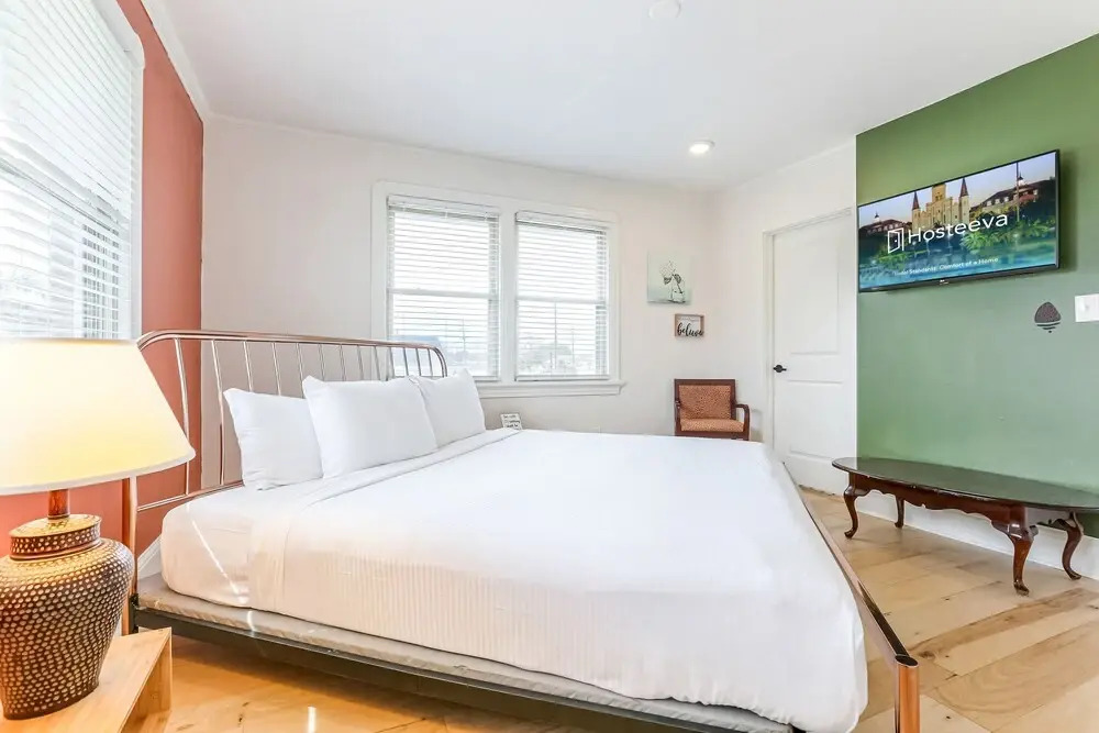 Luxury 4BR House Located 15 min to FQ and Downtown