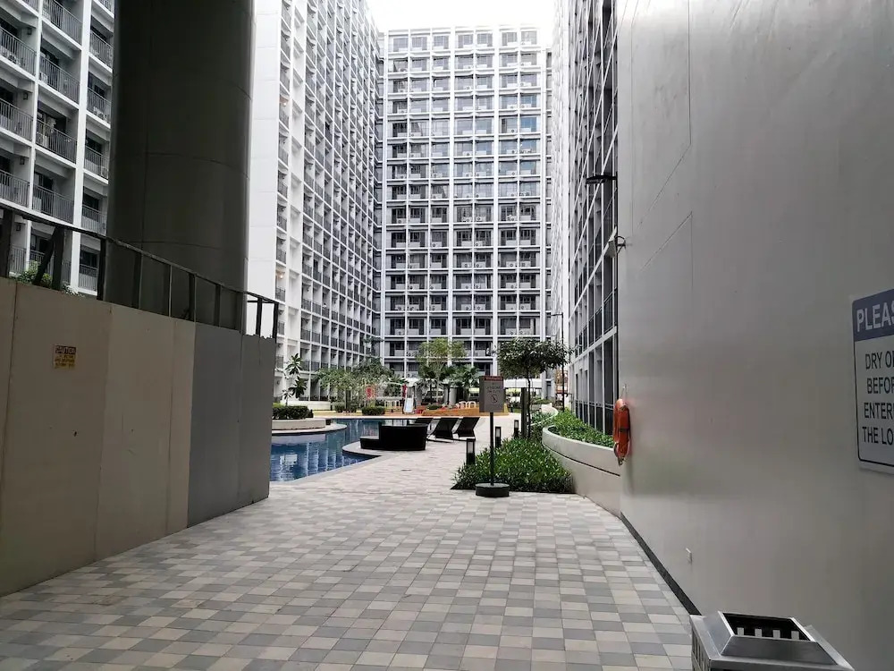 Shore2 Residences Tower2