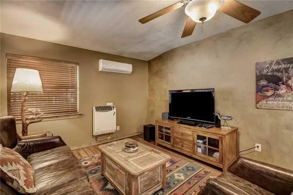 A Stones Thoreau - Two Bedroom Cabin with Hot Tub