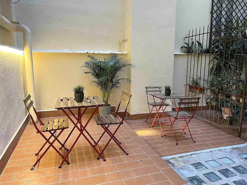 Domus Avi - Guest House