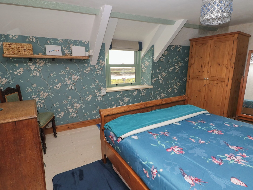 2 Strand Cottages