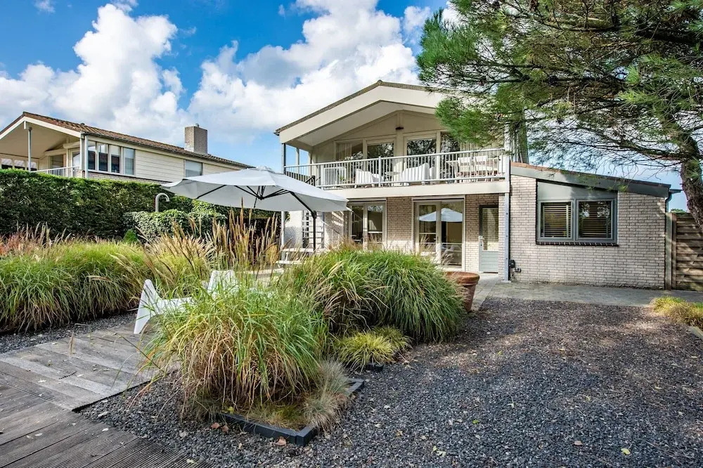 Bungalow near Marina and Beach Kamperland